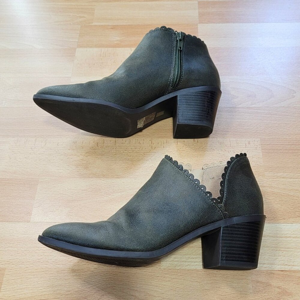 Journee Tessa Cutout Bootie in Faux Leather | Size: 8